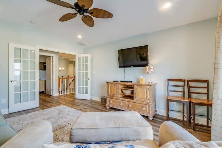 Second floor loft with view of entertainment center and TV; pull out single and pull out double couches.