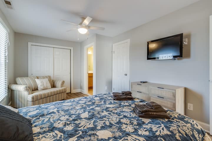 Queen bedroom on second floor with single pull out; dresser & TV; shares the buddy bath with the bunk bed room.