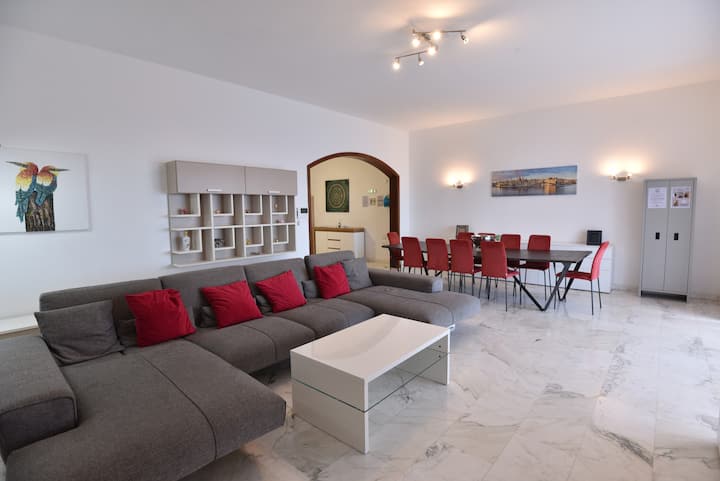 Xl Seafront Home In Sliema - Malta