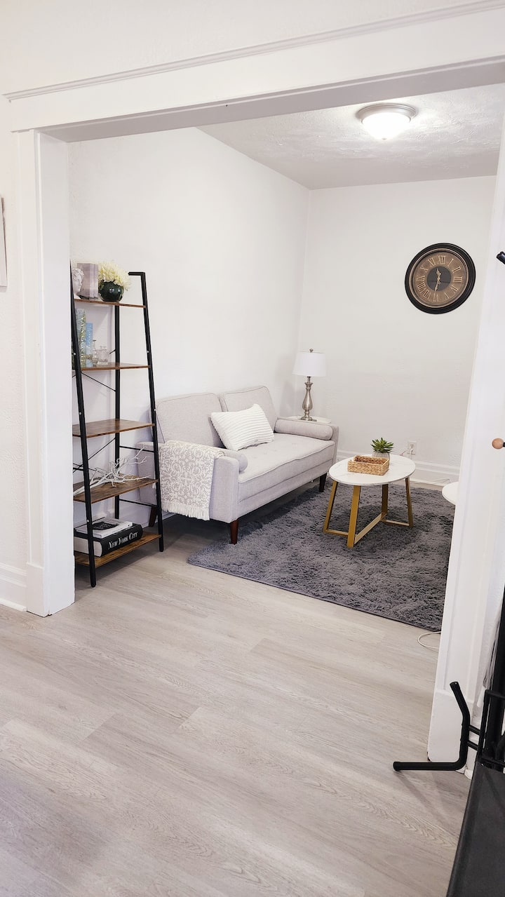 Renovated 2 Bedroom Unit - Usa Side - Niagara Falls, NY
