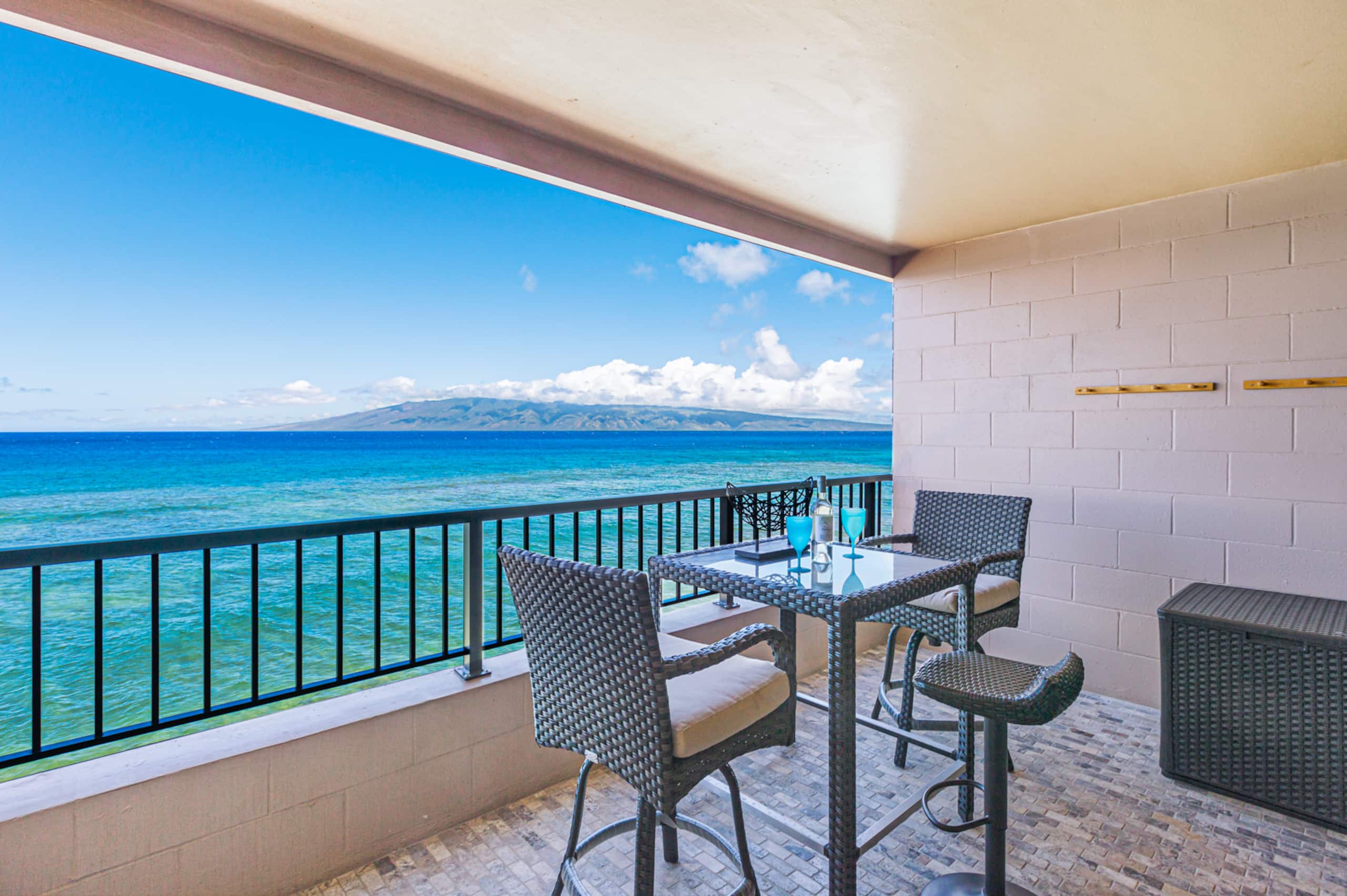 Condo in Lahaina · ★4.99 · Studio · 2 beds · 1 private bath - Image 14