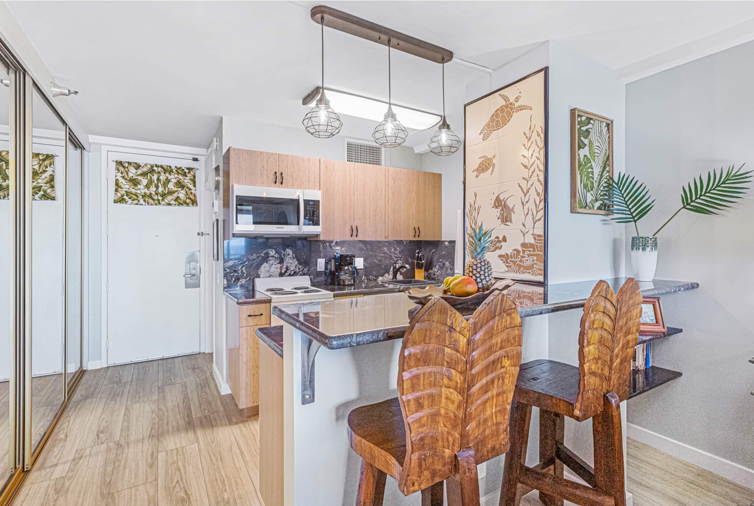 Condo in Lahaina · ★4.99 · Studio · 2 beds · 1 private bath - Image 4
