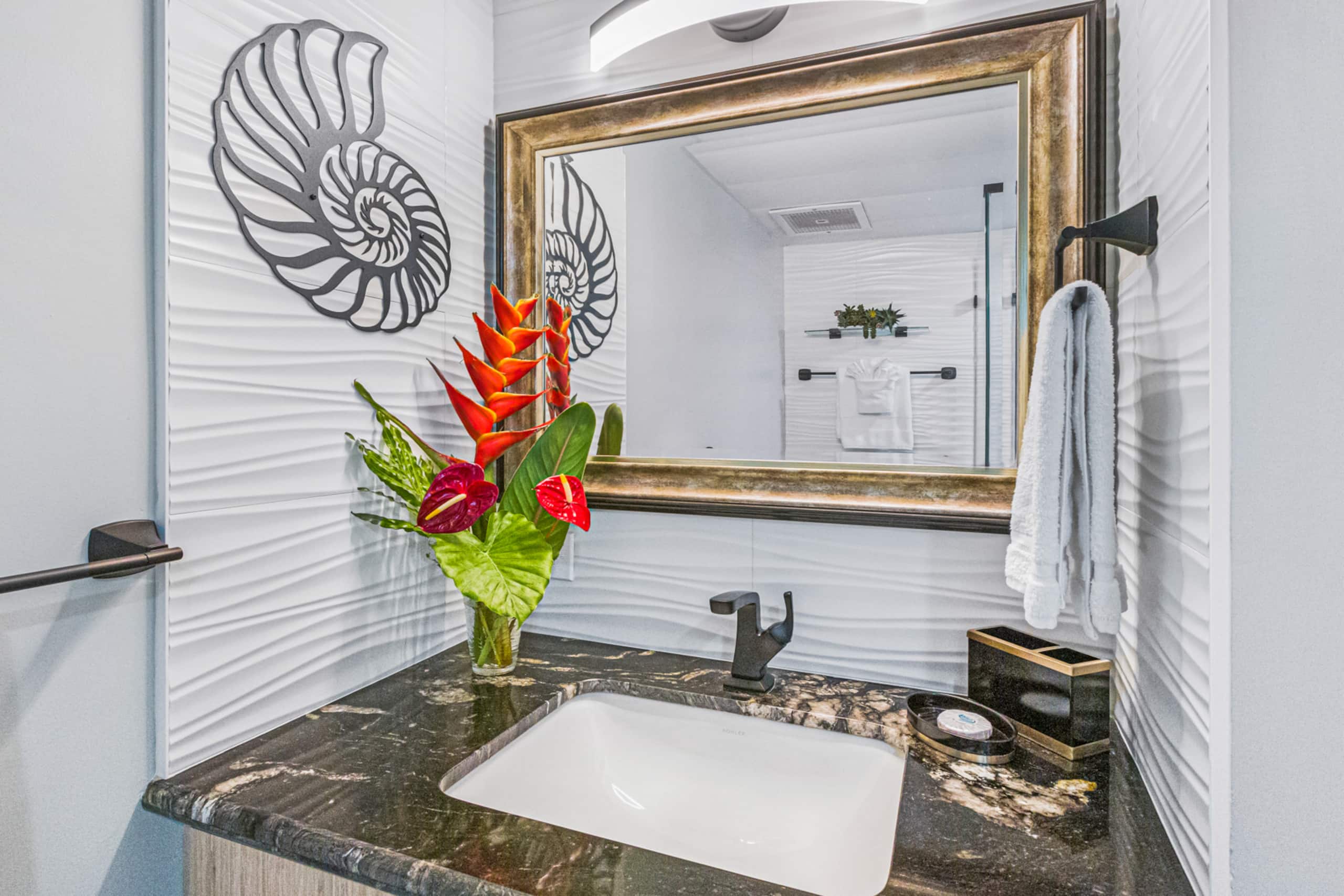 Condo in Lahaina · ★4.99 · Studio · 2 beds · 1 private bath - Image 10