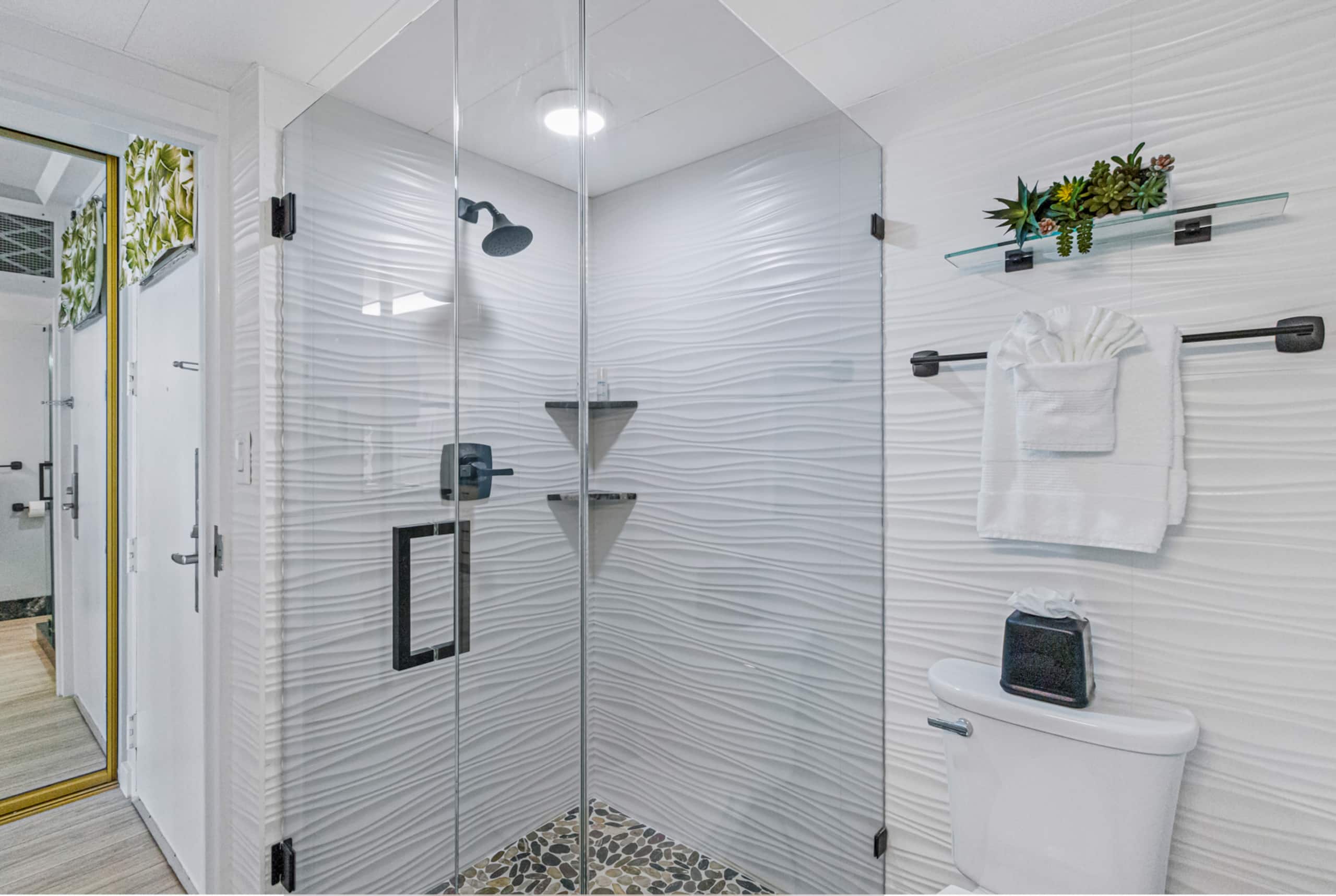 Condo in Lahaina · ★4.99 · Studio · 2 beds · 1 private bath - Image 12