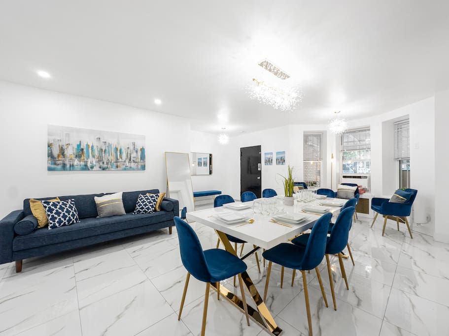 Beauitfull Walk in, huge outdoor space, by train!