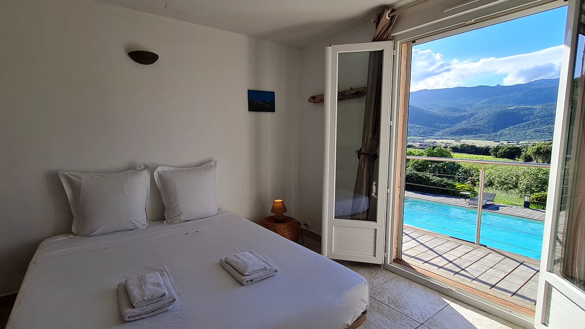 ห้องปรับอากาศพร้อมทางเข้าด้านนอก 