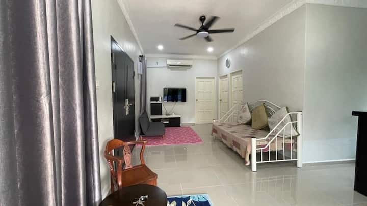 La Familia Homestay Bagan Datuk - Hutan Melintang