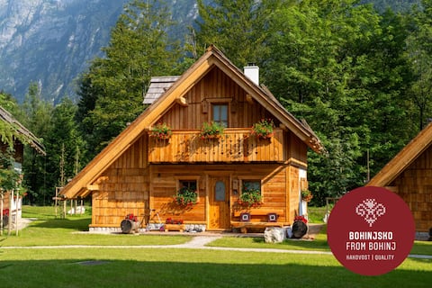 Chalet Ravbšic with River view, Fireplace & Sauna