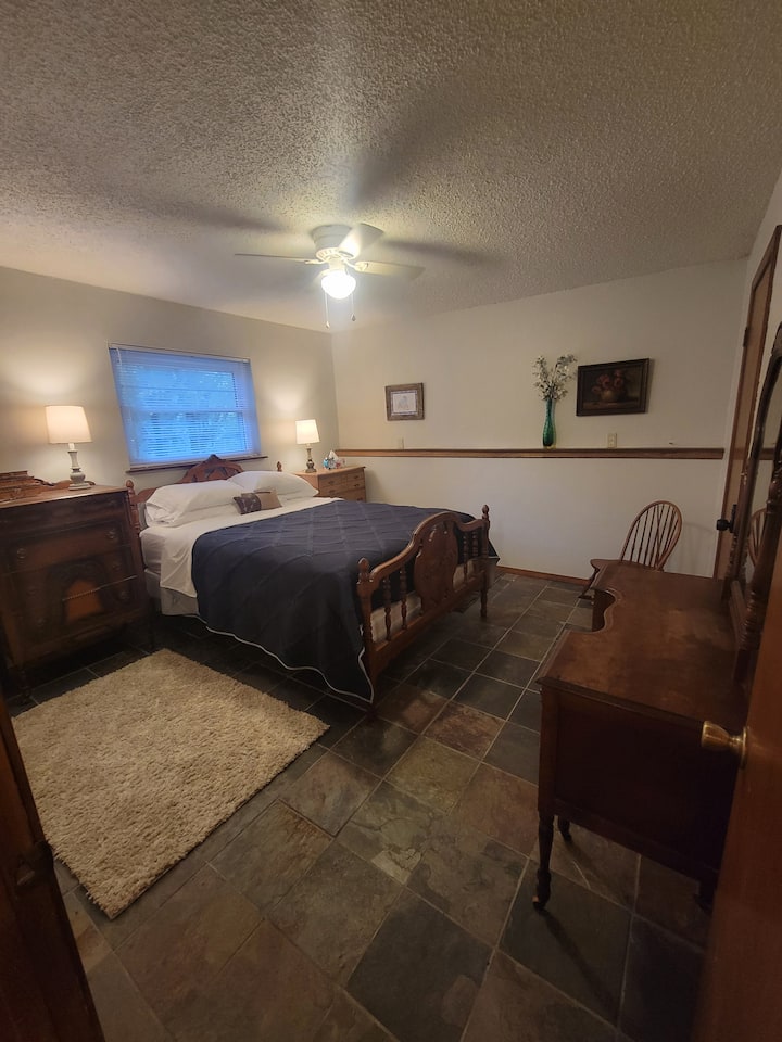 Спалня номер 2 с двойно легло