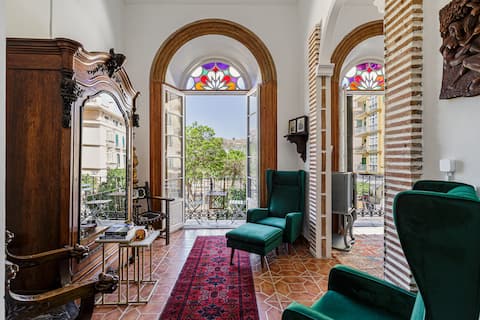 Popular Airbnb listing: Unique Merced balcony apartment in Picasso's home in La Merced