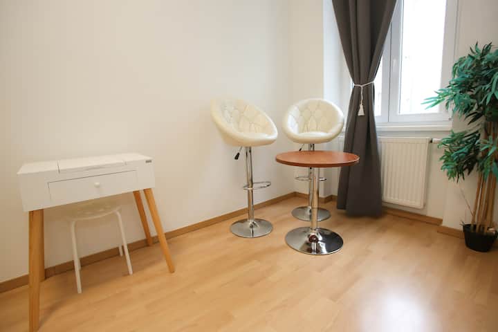 Schlafzimmer 1
