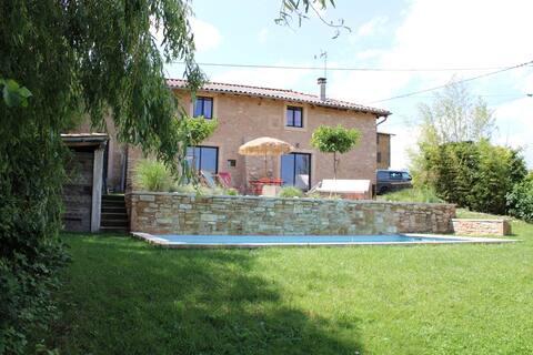 Beaujolais house for 10 people