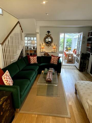 Charming house in Battersea with stunning garden gallery image 2