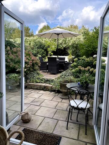 Charming house in Battersea with stunning garden gallery image 3