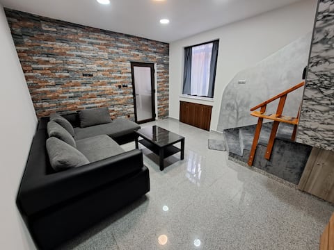 Successful Airbnb property: Ares House • Ultra-central • 2BR • Piata Unirii • Smart Lock in Oradea