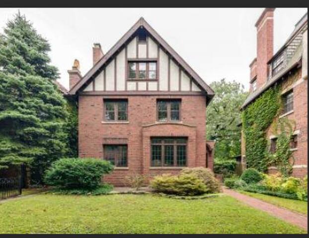 Amazing historic campus mansion! gallery image 5