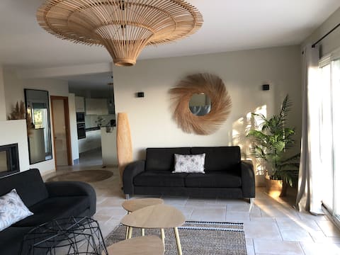 Propriété Airbnb réussie: Sea view villa with pool, air conditioning, 3 bedrooms, 2 bathrooms à Lumio