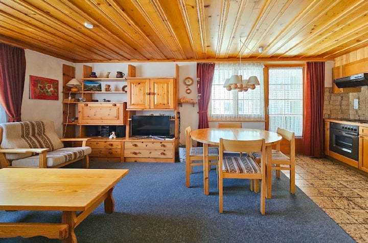 2-bedroom Centrally Located W/ Renovated Bathroom - Kandersteg
