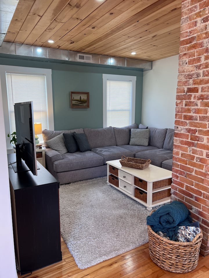 Whole Home In Historic Salem! Off Street Parking. - Salem, MA