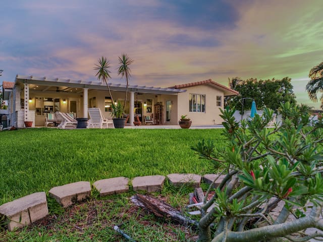 Waterfront 280ft! Private Pool/ Island breezes