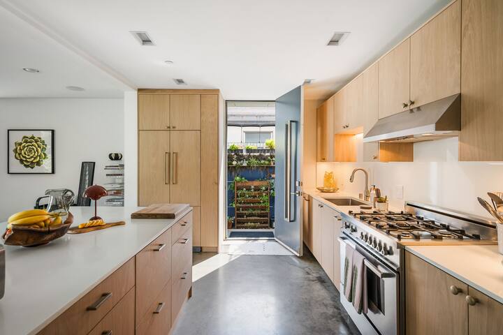 The Venice Edge – Luxury Architectural Retreat gallery image 5