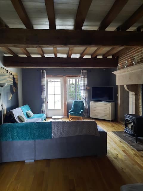 Top Airbnb: L'étang des ânes House with pool and private pond in Saône Et Loire