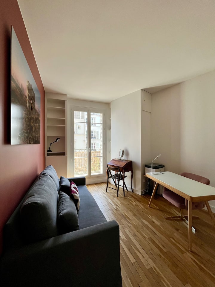 Chambre avec canapé lit double.