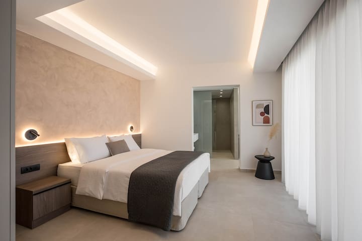 Master Suite with Jacuzzi – Chania Elegance Suites