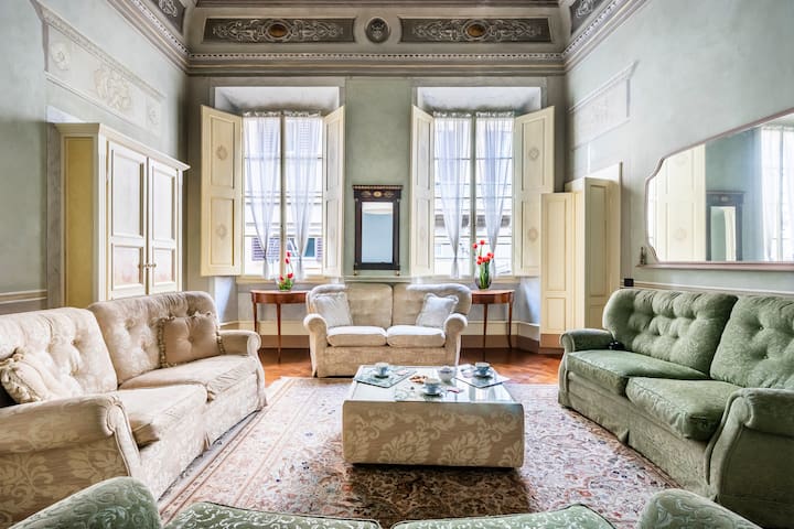 Rinascimento Giraldi {12 ospiti / 80 mt.- Duomo} gallery image 2