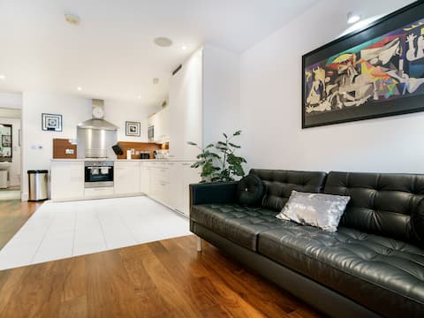 Top Airbnb: Cathedral Quarter | City Centre | Walk Everywhere in Duncairn