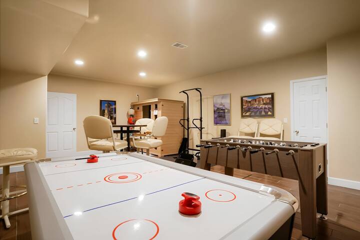 Deluxe Denver Retreat: Lake, Golf & Mountain Views gallery image 3