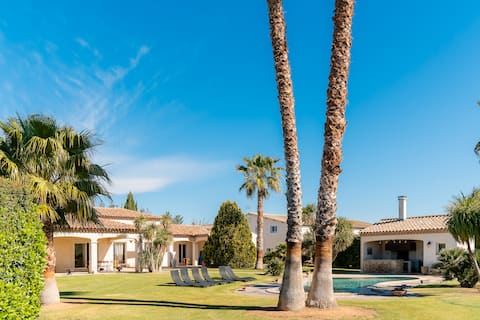 Oasis - Pretty house with private pool and garden