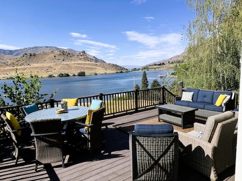 Private beach & dock, acre lawn