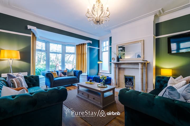 BIG House near Headingley | Sleeps 13 by PureStay