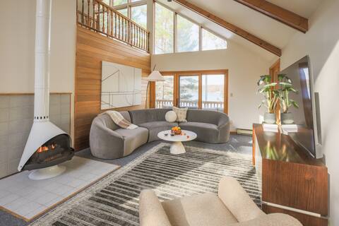 TC Lake House w/Hot Tub, Pontoon, & Game Room!
