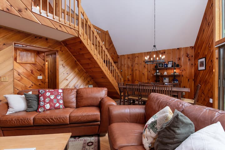Sheldon Hill Chalet | 4br Home By Mt Snow/stratton - Vermont