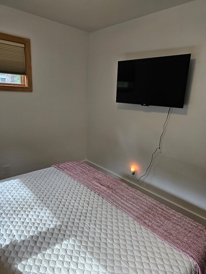 Habitación 2 con televisión.