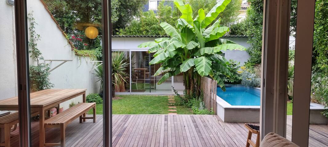 Maison d’architecte ouverte sur jardin et piscine gallery image 2