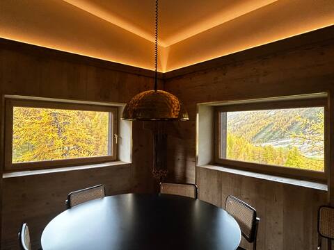 Annuncio Airbnb popolare: Cervinia Designer Apartment - Ski•in Ski•out Charm a Valtournenche