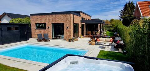 Gorgeous villa with pool