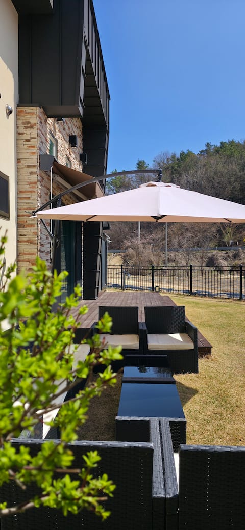 Juje House
Sun-filled emotional accommodation with accommodation zone, camping zone, and kids zone