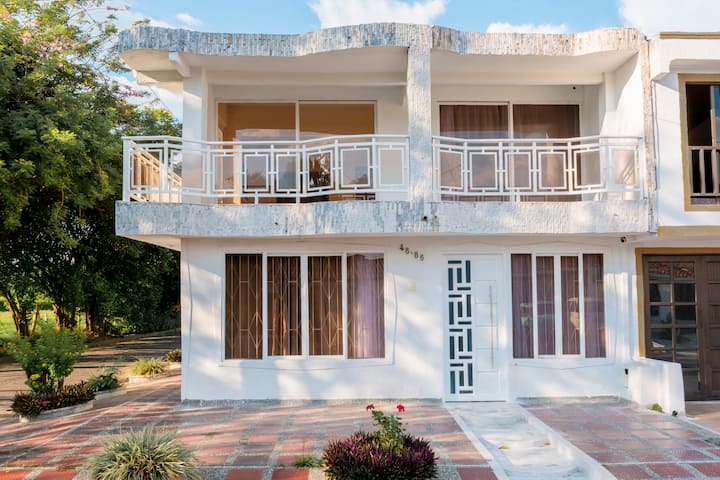 Hermosa Casa Con Parqueadero Y Aire Acondicionado. - Palmira