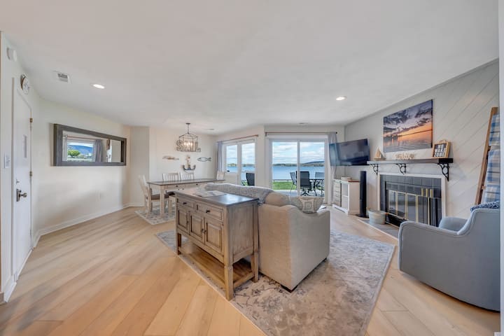 Walkout Waterfront Condo In Bernard's Landing! - Smith Mountain Lake, VA