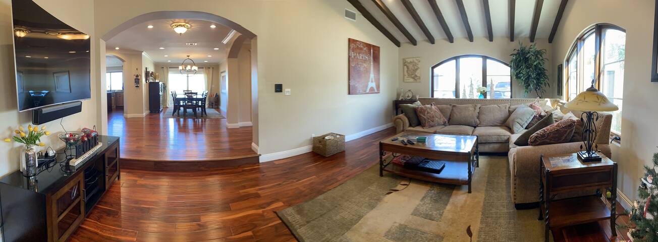 Luxury Big Home 1 mile from Beach gallery image 3