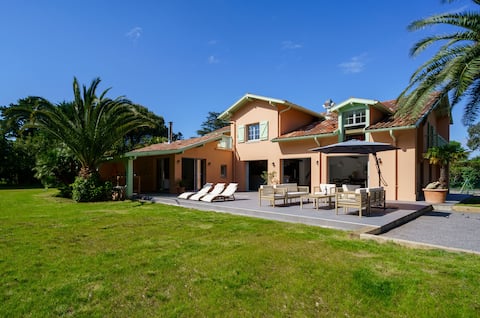 Family Villa 300 m2, Basque Pelota, Boulodrome