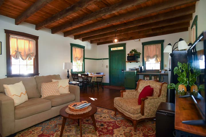 -Scenic Historic Charm-
Spruce Edge Guest House - Pennsylvania