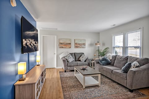 Close to Downtown  | 3 TV's | King Bed | Sleeps 8