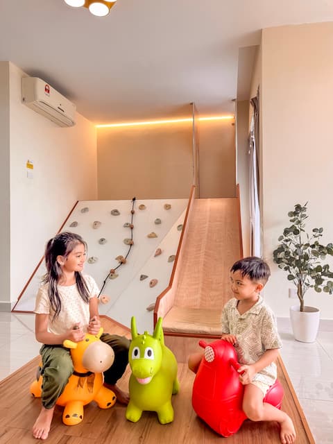 Spacious Family Staycation | Pool & Near Legoland