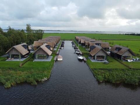 On the Water in Heeg Wetterhaghe Meerzicht