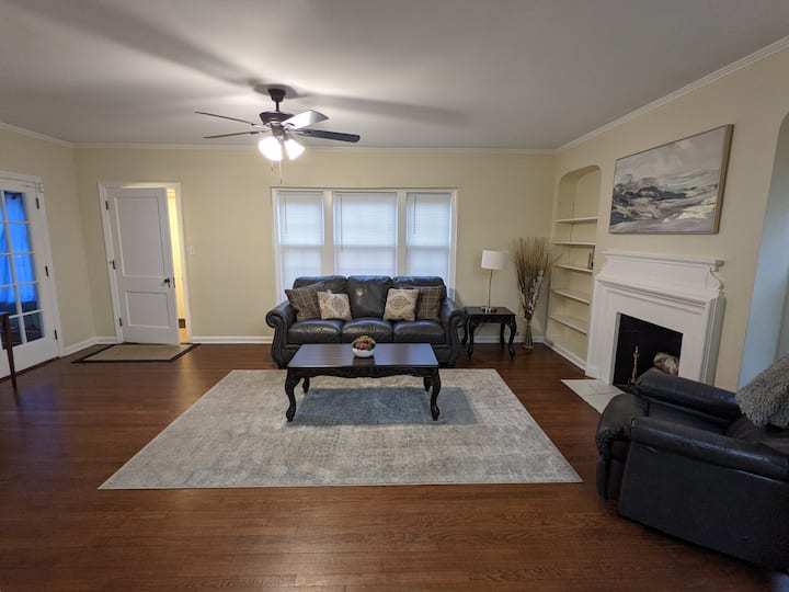 Beautiful Spacious Home Perfect For A Family - Chagrin Falls, OH